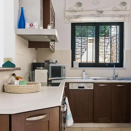 Villa Alex Meganisi - Luxury With Private Pool, Seaviews, Closeby Spartokhórion
